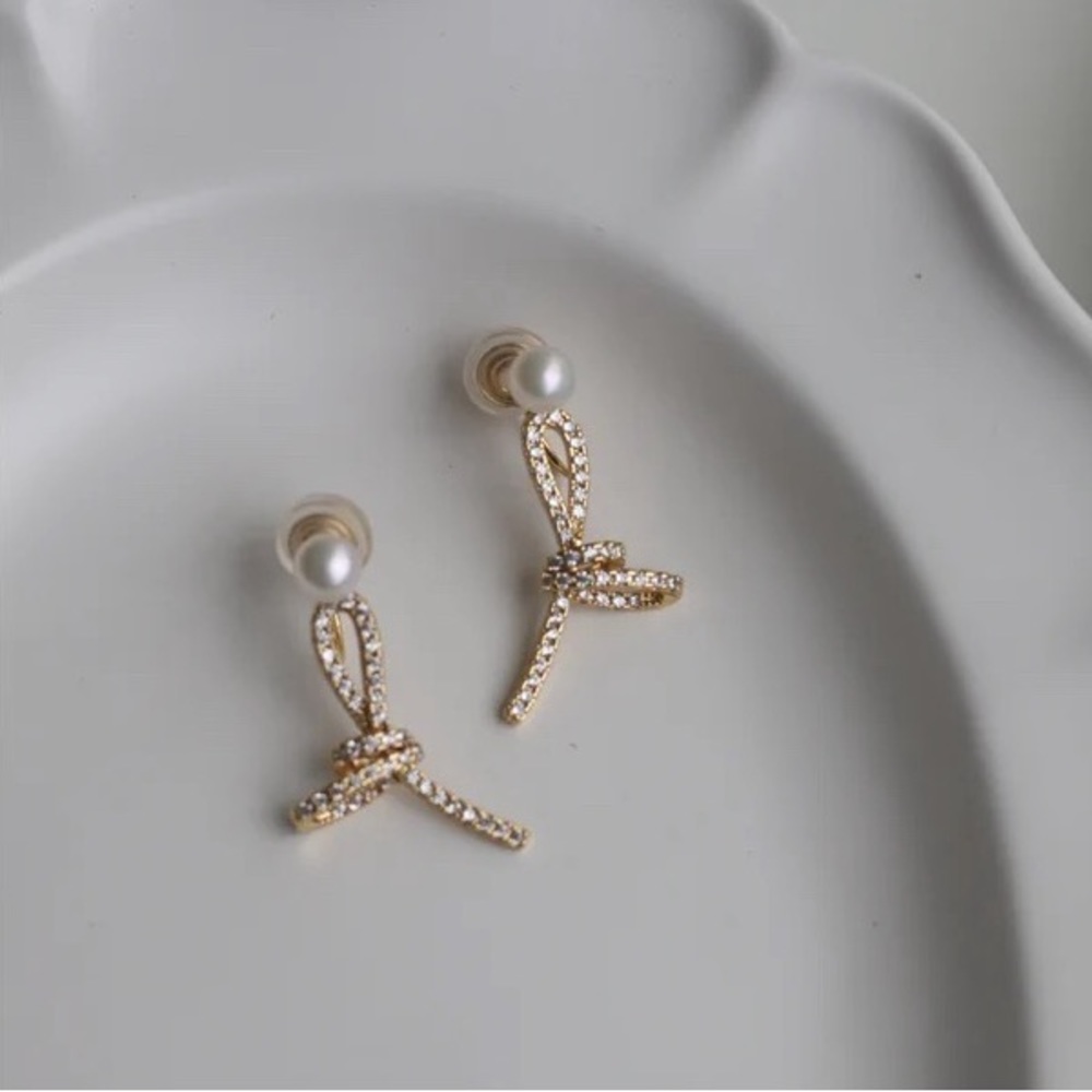 NEW Pearl Drop Tie Knot Clip On Earrings Gold